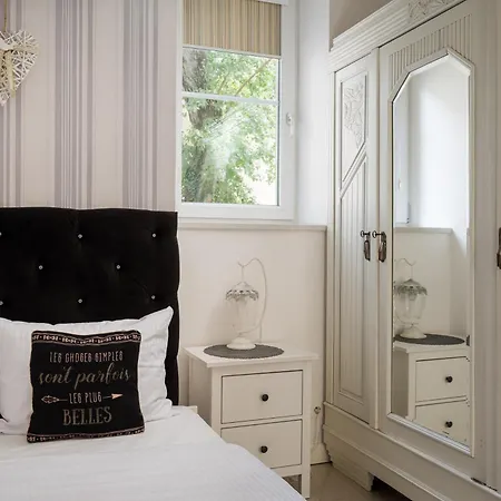 Wilcza Centre Chic By Bookinghost