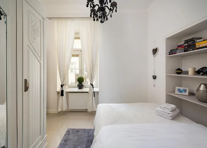 Apartment Wilcza Centre Chic By Bookinghost *