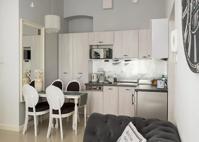 Apartment Wilcza Centre Chic By Bookinghost *