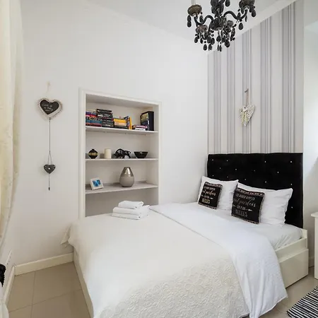 Apartment Wilcza Centre Chic Warsaw