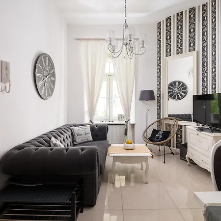 Wilcza Centre Chic By Bookinghost *